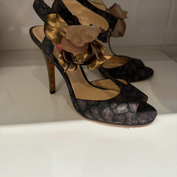 Betsey Johnson Shoes - Picture 2 of 4